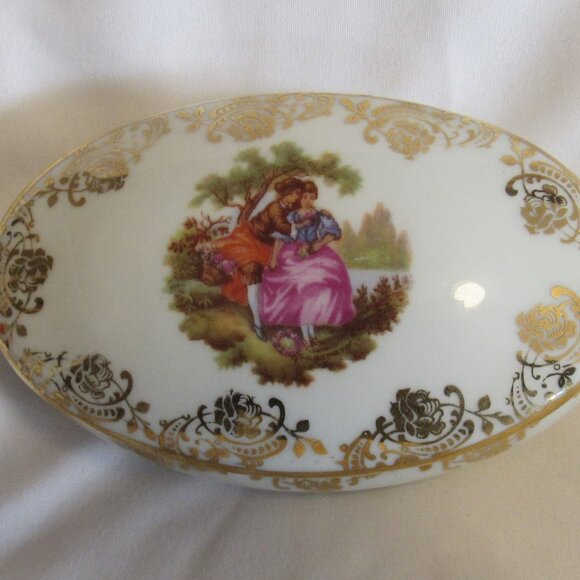 Limoges Dresser Dish, Fragonard’s ‘The Happy Lovers’ Design, Gold Gilt Trim J545 - Picture 2 of 6